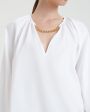 Объемная блуза Panza с декоративной цепочкой, цвет белый - миниатюра 3