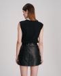 Кожаная юбка мини в стиле 70-х, цвет черный - миниатюра 4