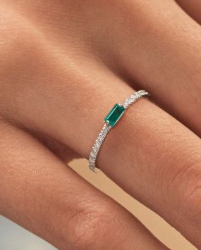 Кольцо из белого золота с изумрудом и бриллиантами Post Scriptum