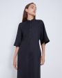 LOULOU STUDIO Шелковое платье-рубашка Durion, цвет черный - миниатюра 5