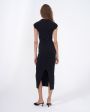 Платье миди в рубчик с фигурным вырезом, цвет черный - миниатюра 4