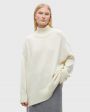 Объемный свитер с горловиной, цвет молочный - миниатюра 3