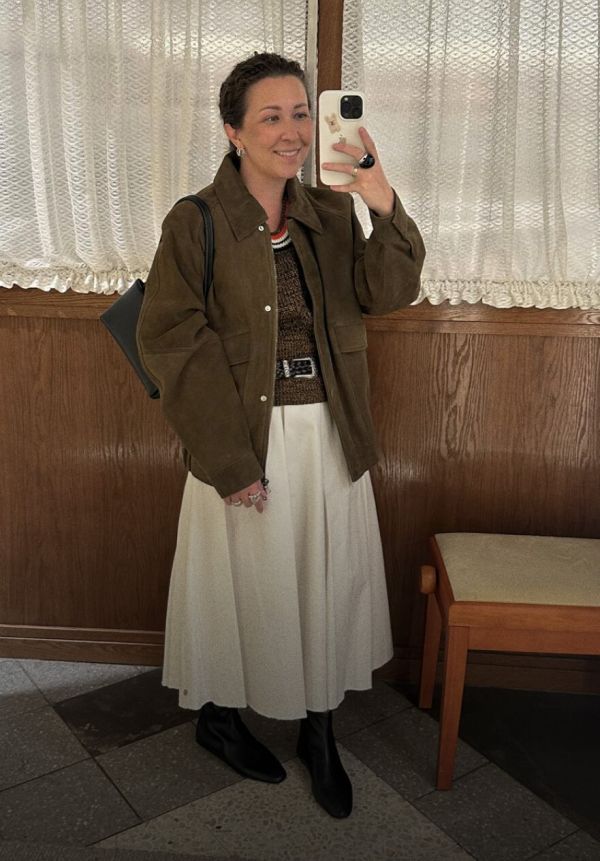 Все оттенки карамели, черный и бежевый — трех цветов хватит для луков на всю зиму