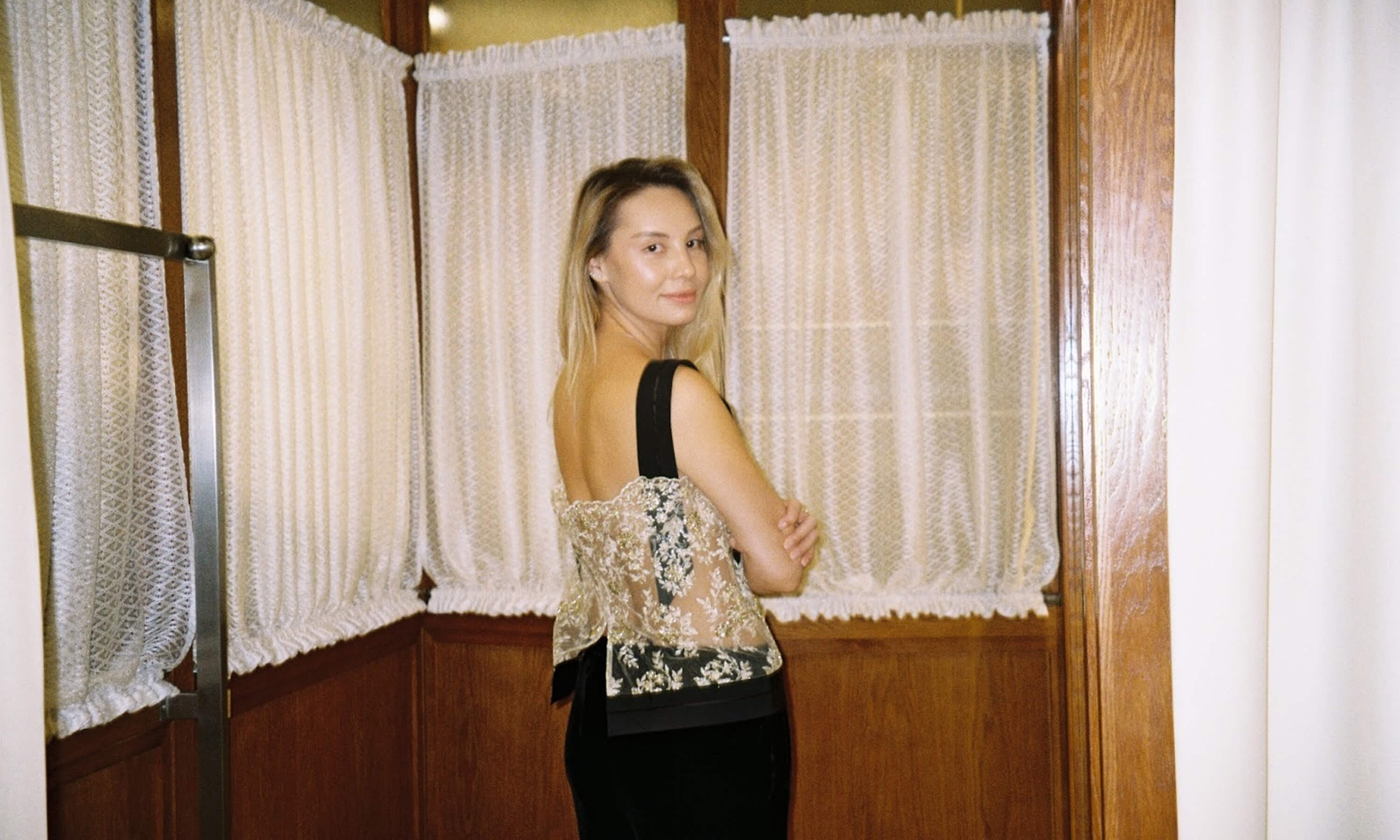 Топ COIS, брюки Roseanna.