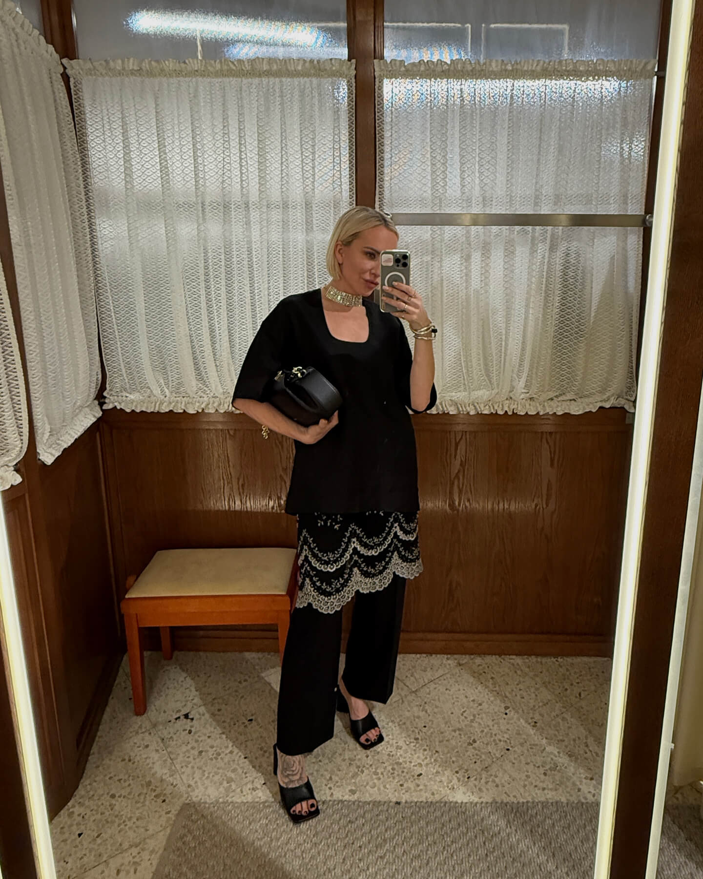 Лонгслив LOULOU DE SAISON, кардиган A.P.C., брюки Roseanna, юбка COIS, мюли Dear Frances, сумка A.P.C.