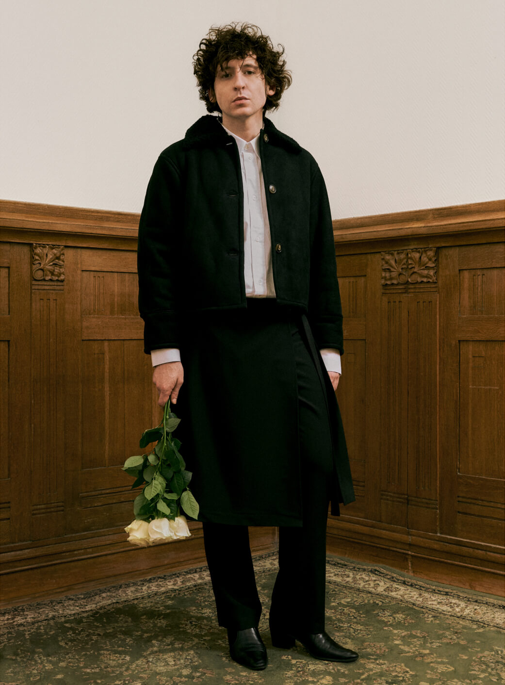 Жакет LOULOU STUDIO, рубашка Róhe, брюки с килтом Azalie, ботинки Le Monde Béryl