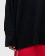 Объемный свитер с горловиной, цвет черный - миниатюра 5