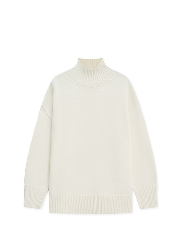 Объемный свитер с горловиной, цвет молочный - изображение 1