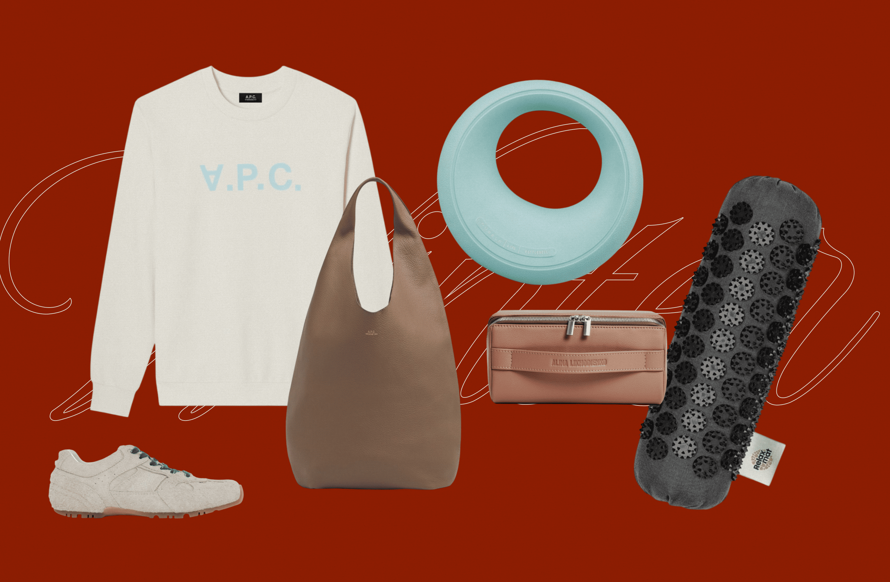 Свитшот и сумка A.P.C., кроссовки Alohas, гиря NUSELF, косметичка Alina Likhodienko, акупунктурный валик Relaxmat.