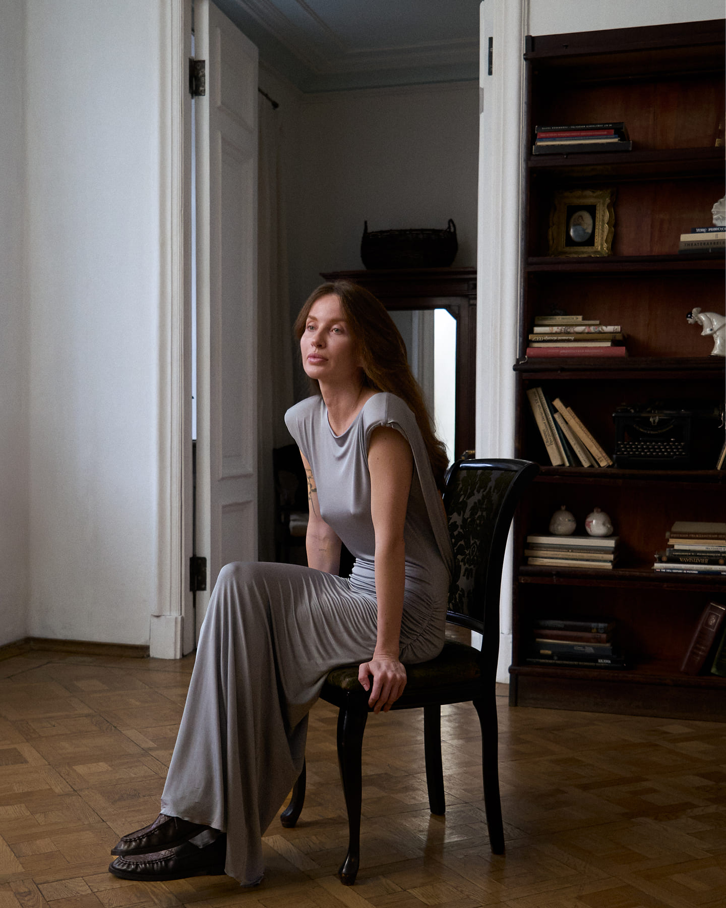 Платье AUTENTIMENTS, лоферы MIISTA.