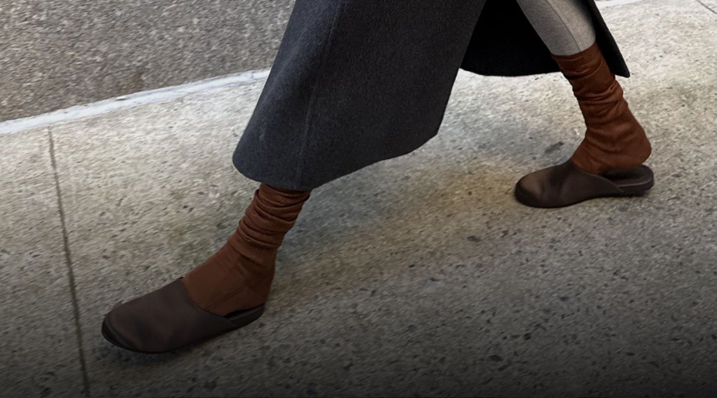 Как носить обувь Ancient Greek Sandals? Показывает Леандра Медин Как носить обувь Ancient Greek Sandals? Показывает Леандра Медин