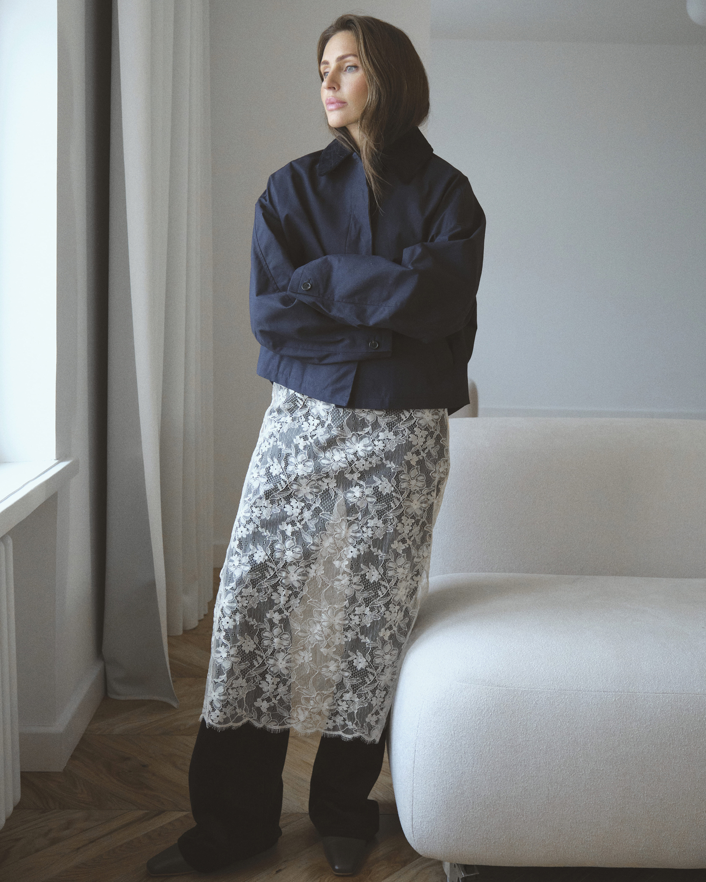 Куртка и брюки A.P.C., юбка Roseanna, сапоги ALOHAS.