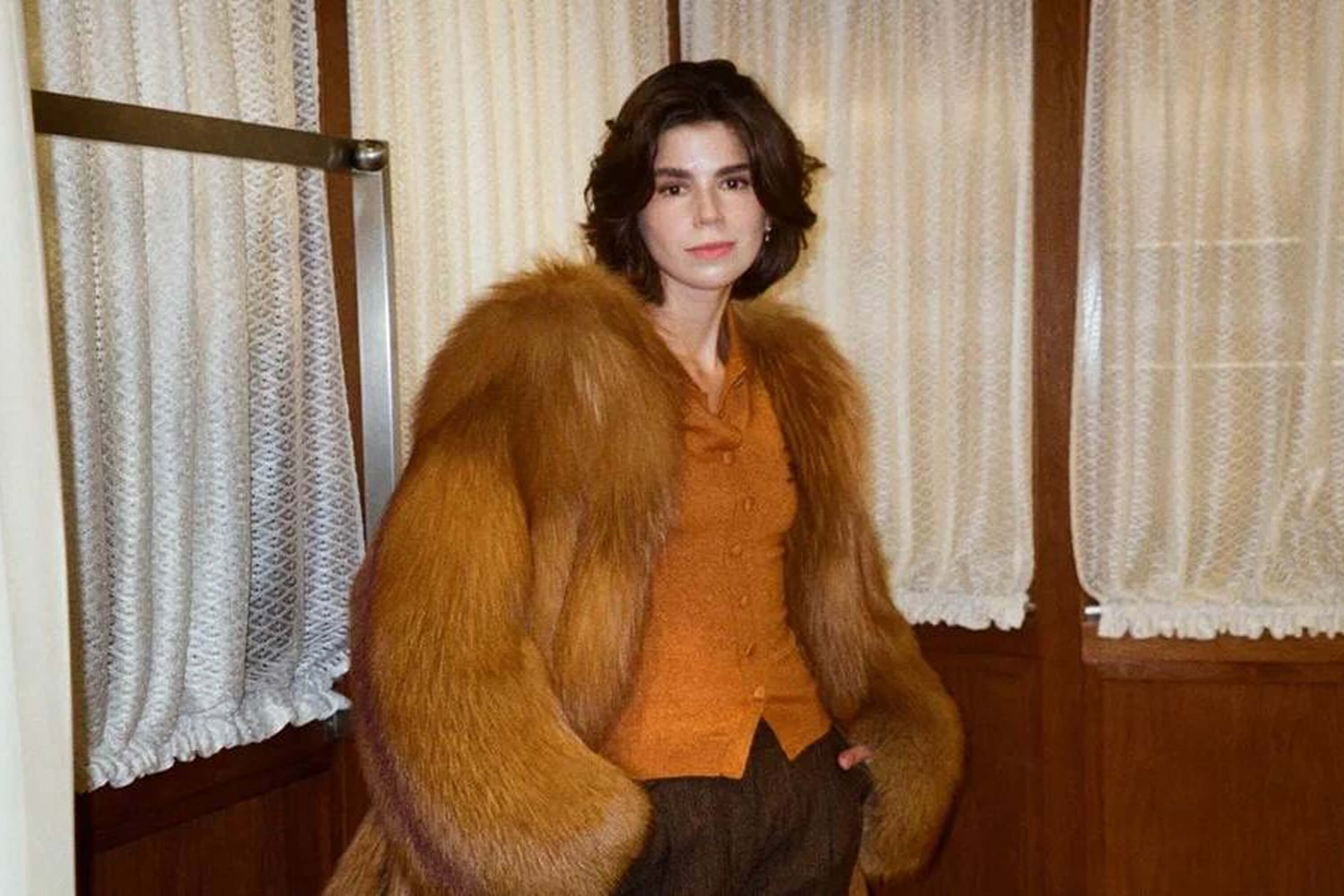 Кардиган SHUSHU/TONG, брюки COIS, шуба Sencellerie (доступна в бутике).