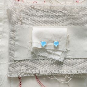 Пусеты c небесно-голубыми агатами Cartoon Hearts